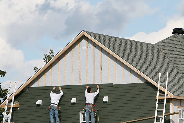 Professional Siding technician working in Bridgeport, OH